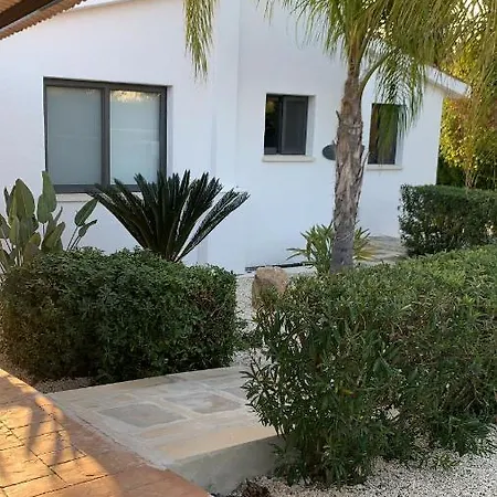 Anna Maria Villa *