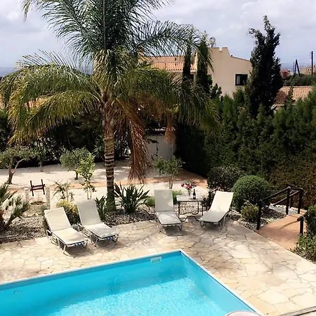 Anna Maria Villa *